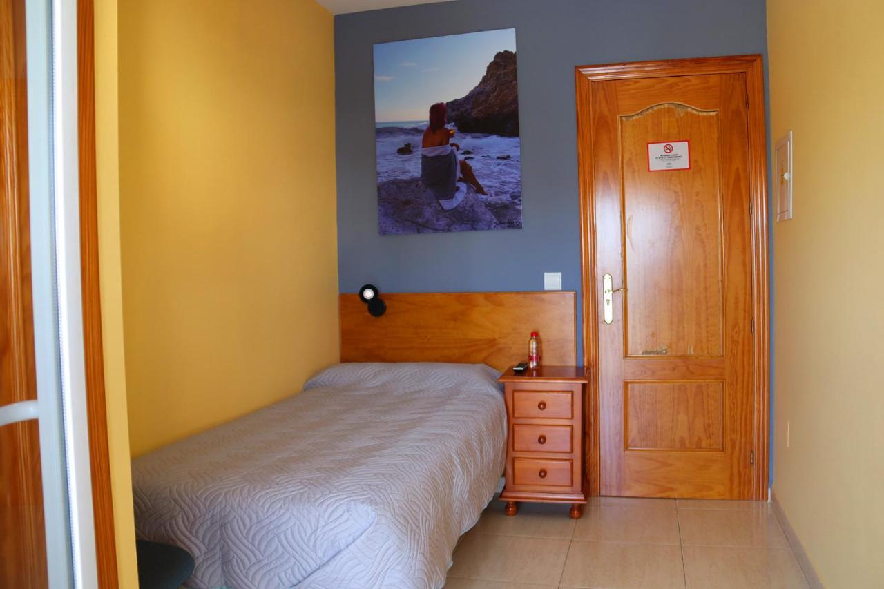 Hostal La Estacion Benajarafe Exterior foto